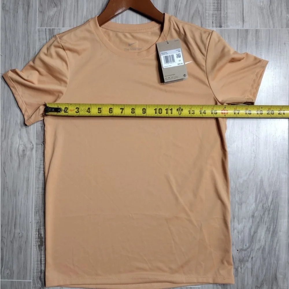 Nike Men's Beige Short Sleeve Tee size XS brand new w tags